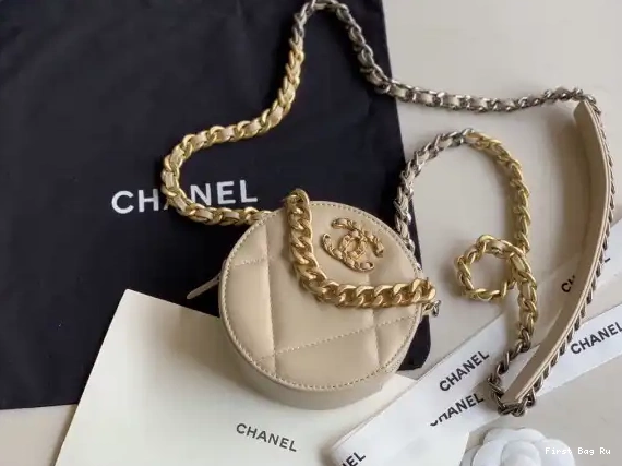 Firstbag Ru 19 WITH CHAIN CHANELUTCH CHANEL 0517